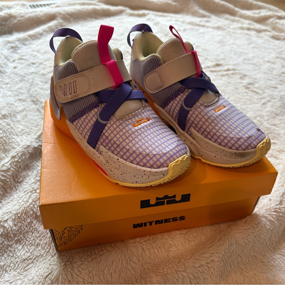 Nike LeBron Witness VII Basketball Shoes